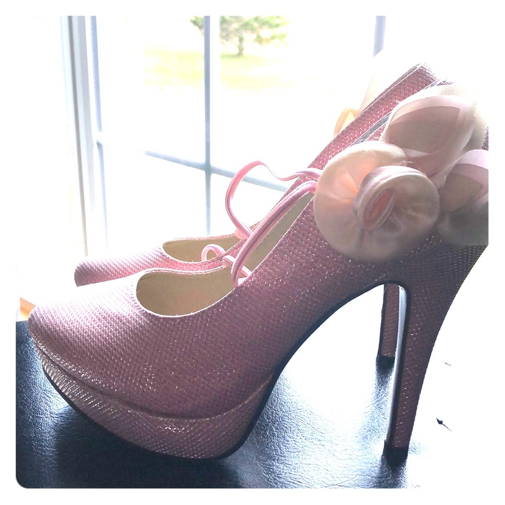 Size 38 (7.5-8) heels.